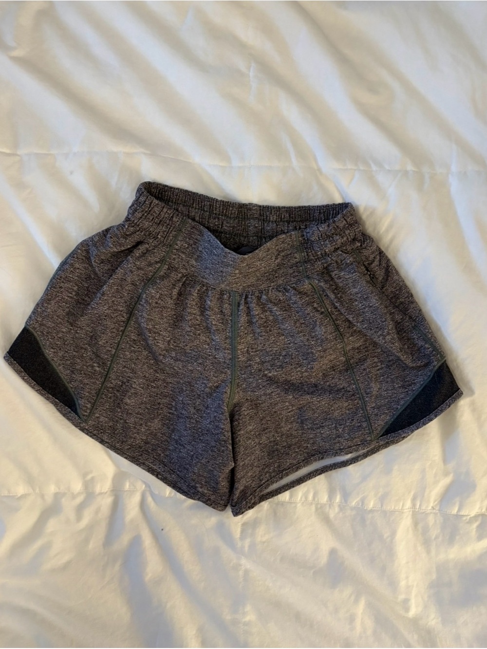 Lululemon women’s charcoal grey Hotty Hot 4” running shorts size 0